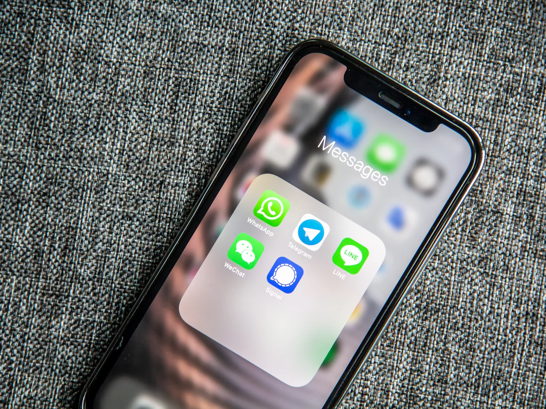 WhatsApp conversation showing automated lead follow-up and qualification on a mobile phone